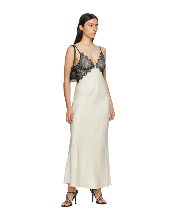 Черным по белому: 16 монохромных образов для