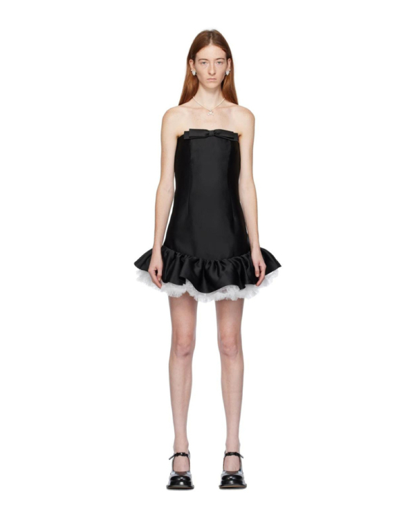 Черным по белому: 16 монохромных образов для