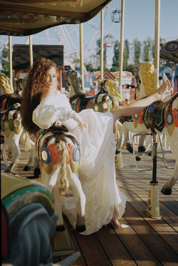 Парк аттракционов и бунтарский дух в новой