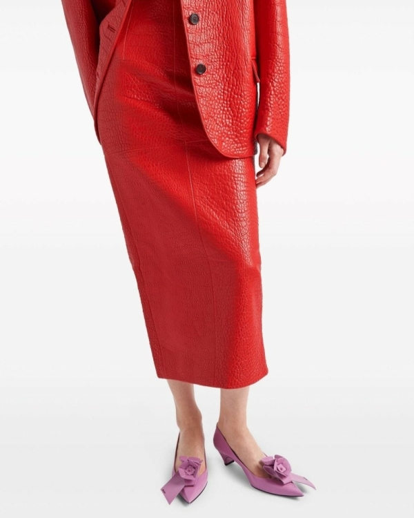 26 красных кожаных вещей, которые точно притянут