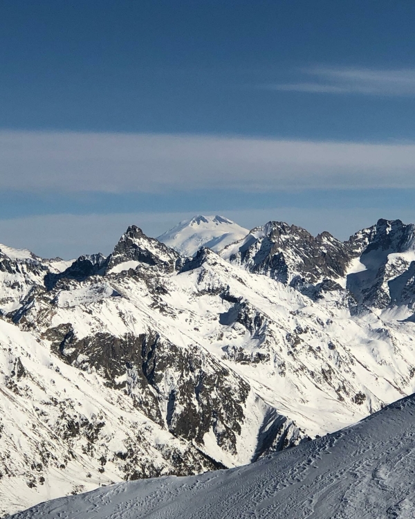 Куда поехать кататься на горных лыжах в