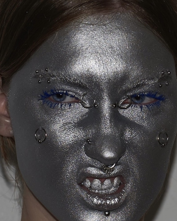 Страшно красиво: 20 небанальных идей макияжа на