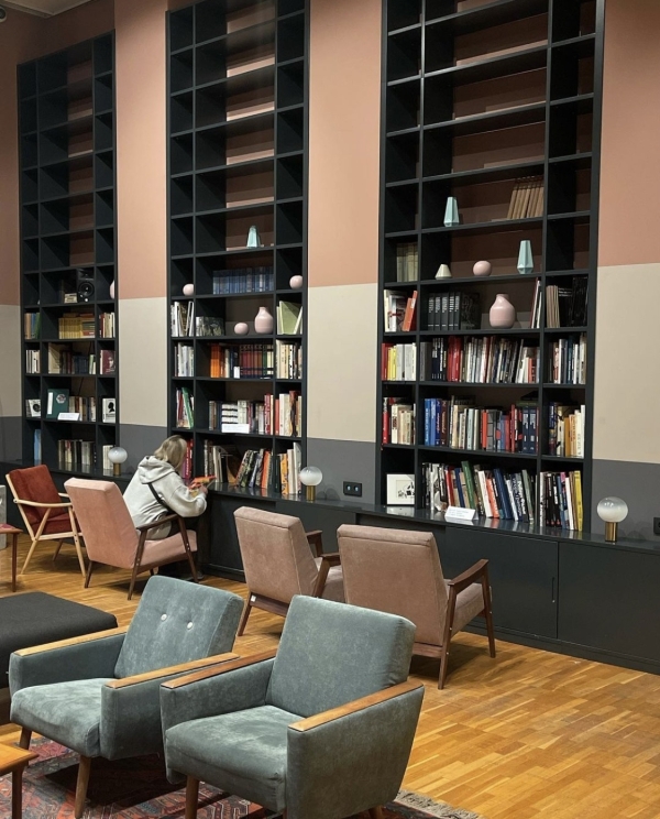 Электроакустический концерт, блины с угрем и маркет