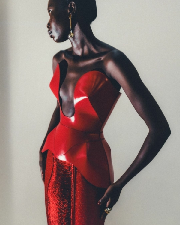 26 красных кожаных вещей, которые точно притянут