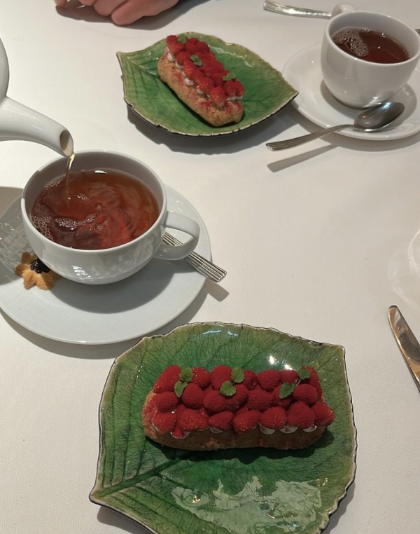 Электроакустический концерт, блины с угрем и маркет