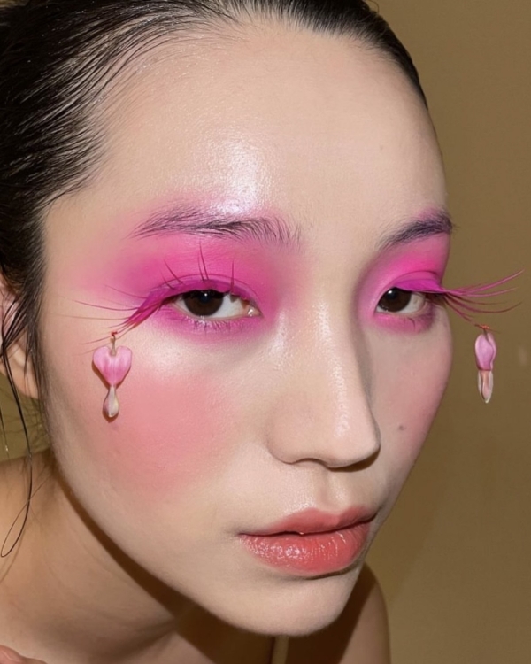 Страшно красиво: 20 небанальных идей макияжа на