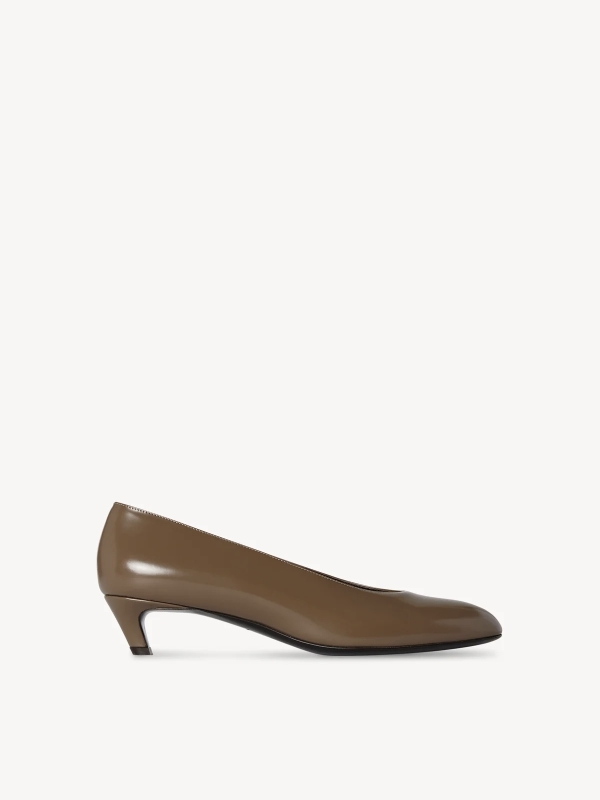 Шоколадный — новый черный: 30 предметов гардероба