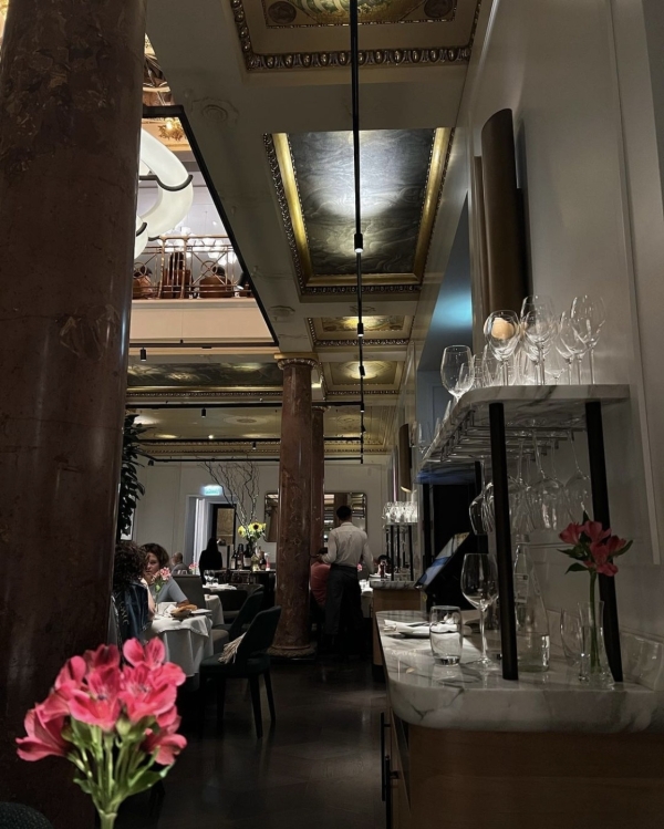 Электроакустический концерт, блины с угрем и маркет