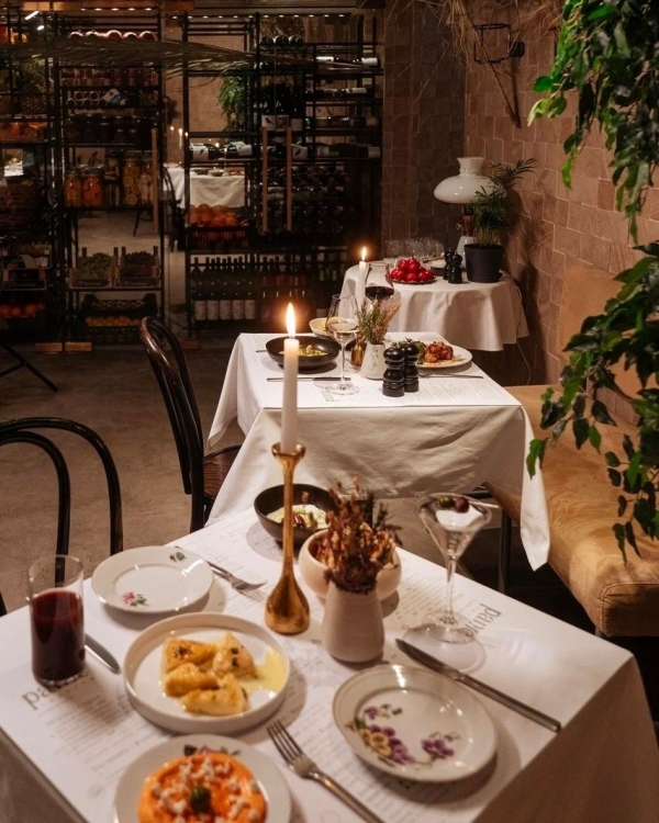 Осень в Петербурге: 8 уютных ресторанов для