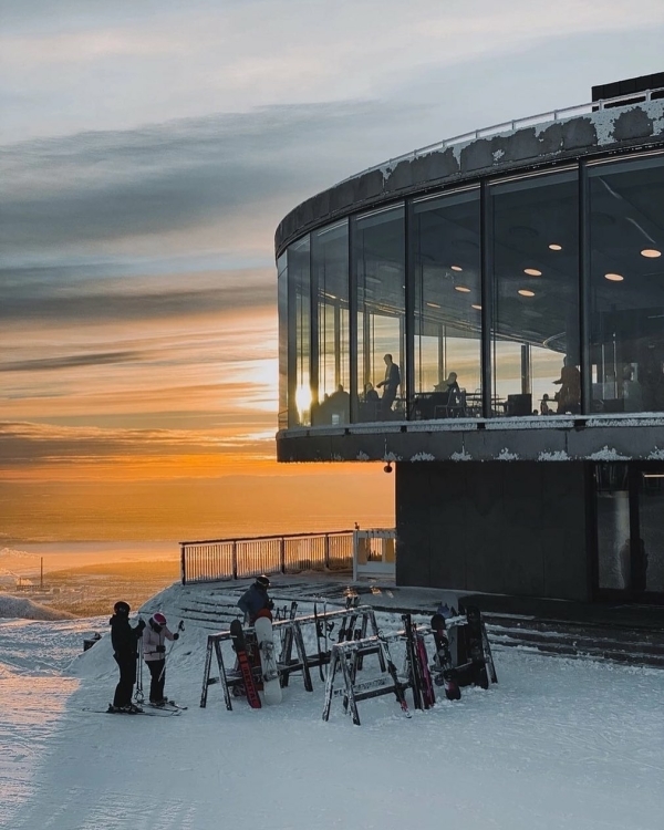 Куда поехать кататься на горных лыжах в