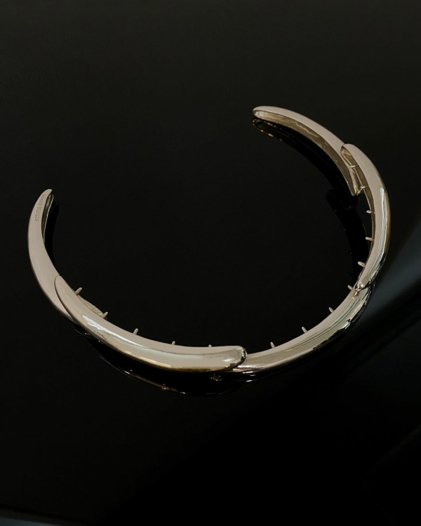 Металлические украшения в волосы — стильный аксессуар для