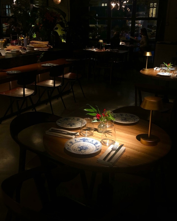 Шампанский ужин, вечеринки в честь Хэллоуина и