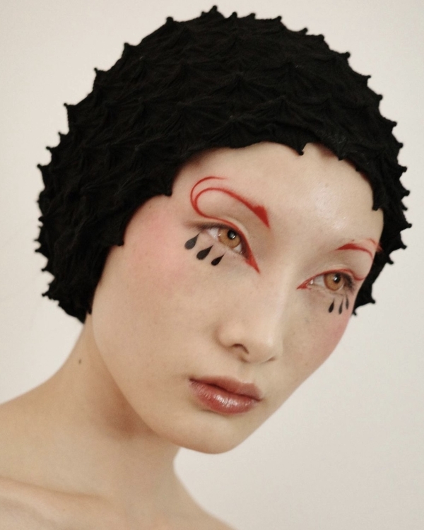 Страшно красиво: 20 небанальных идей макияжа на