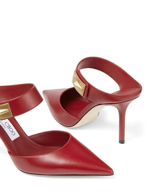 26 красных кожаных вещей, которые точно притянут