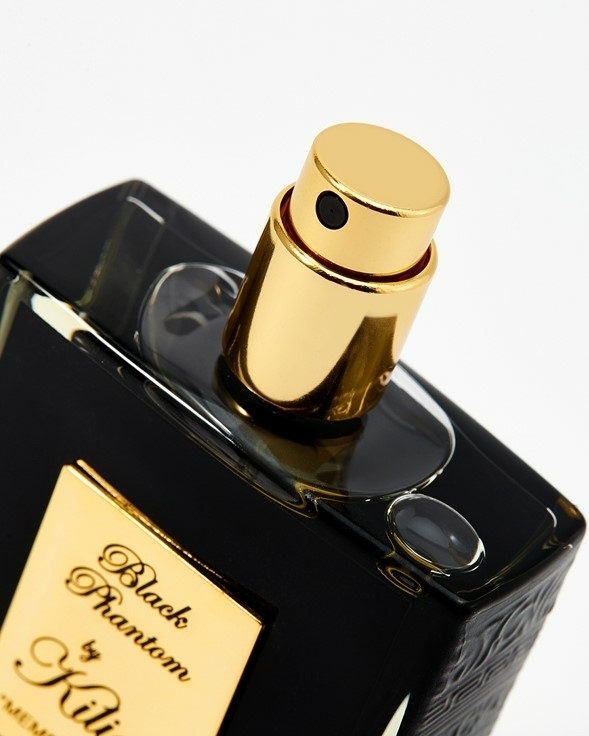 Пряный, табачный, кожаный: ароматы для холодного времени