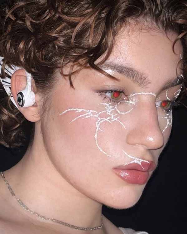 Страшно красиво: 20 небанальных идей макияжа на