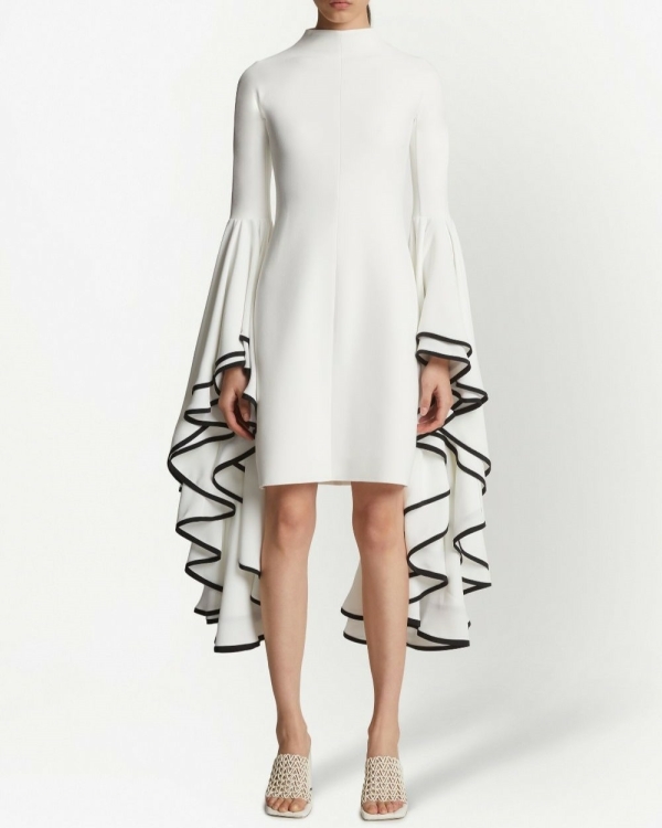 Черным по белому: 16 монохромных образов для