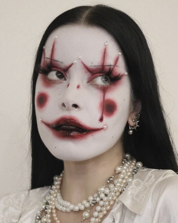 Страшно красиво: 20 небанальных идей макияжа на