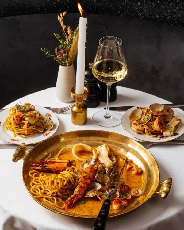 Осень в Петербурге: 8 уютных ресторанов для