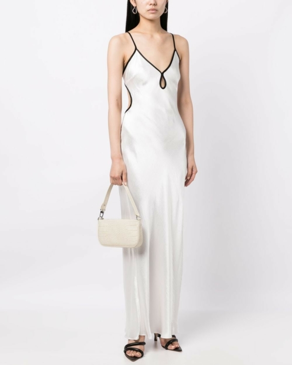 Черным по белому: 16 монохромных образов для