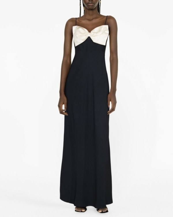 Черным по белому: 16 монохромных образов для