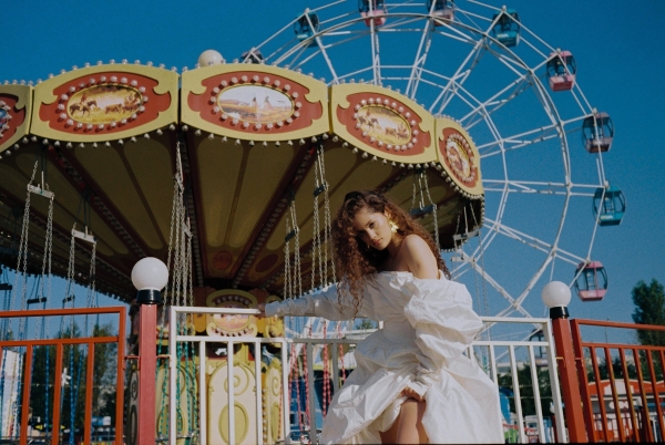 Парк аттракционов и бунтарский дух в новой