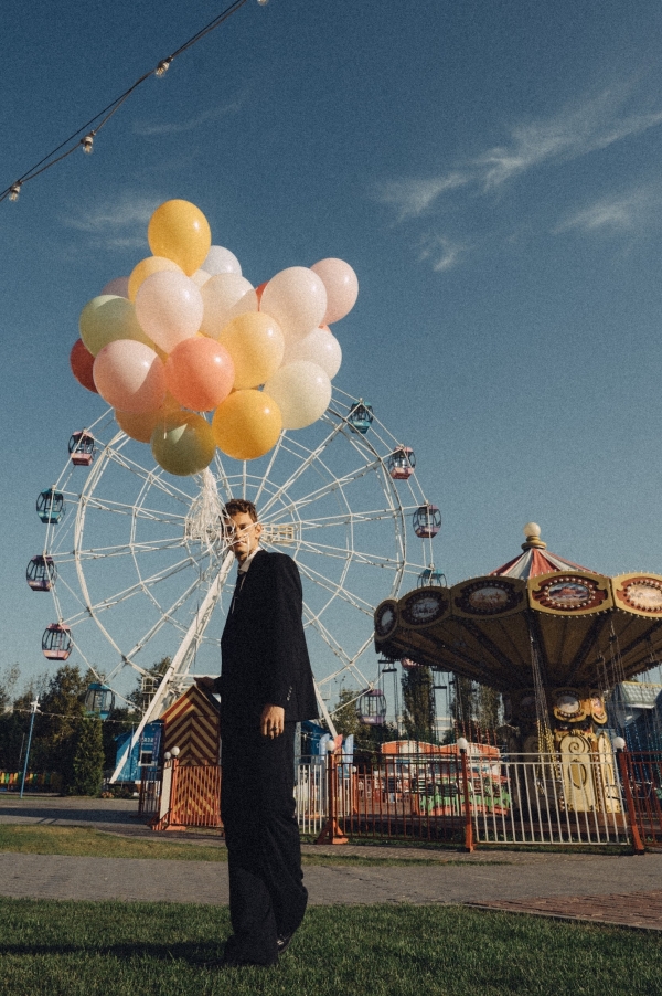 Парк аттракционов и бунтарский дух в новой