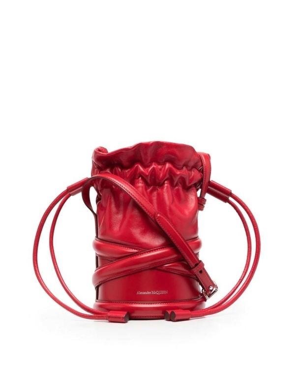 26 красных кожаных вещей, которые точно притянут