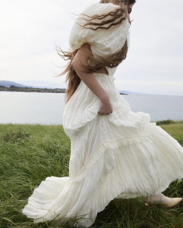 Сейчас самое время: тренды свадебных платьев 2025