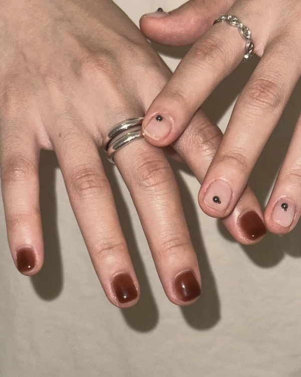 Идеи маникюра на Новый год 2025