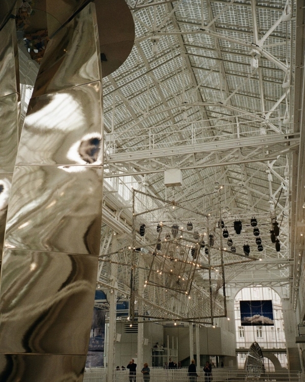 Закупаемся искусством на Cosmoscow, пробуем моллюсков в