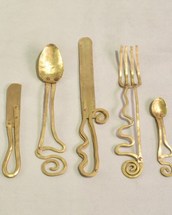 В каких цветах украшать дом на Новый