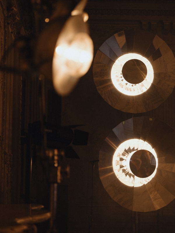 Заброшенный дворец и «несвадебная» программа: внутри свадьбы