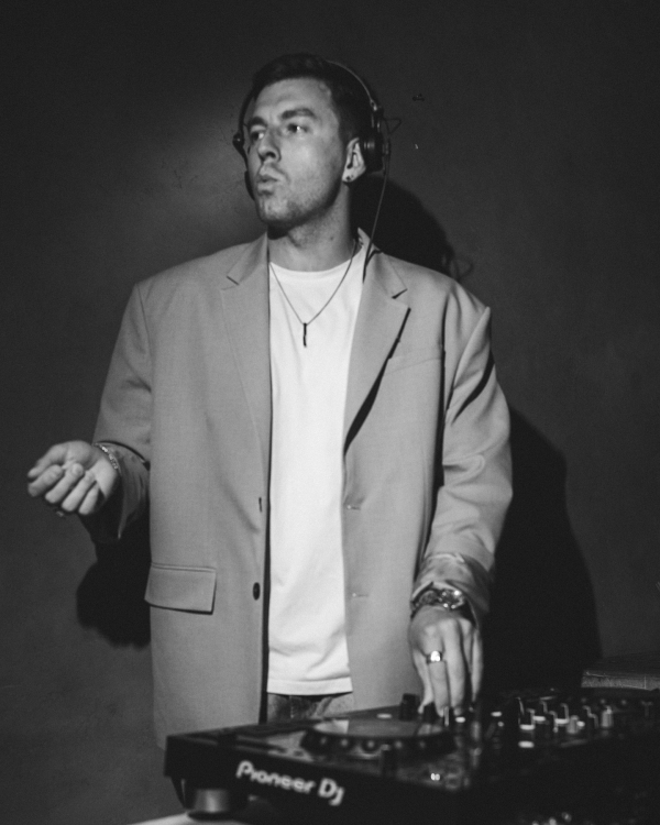 Видели ночь! Какого диджея пригласить на корпоратив?