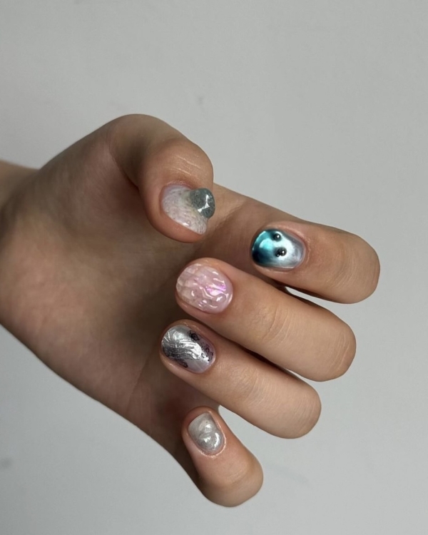 Идеи маникюра на Новый год 2025