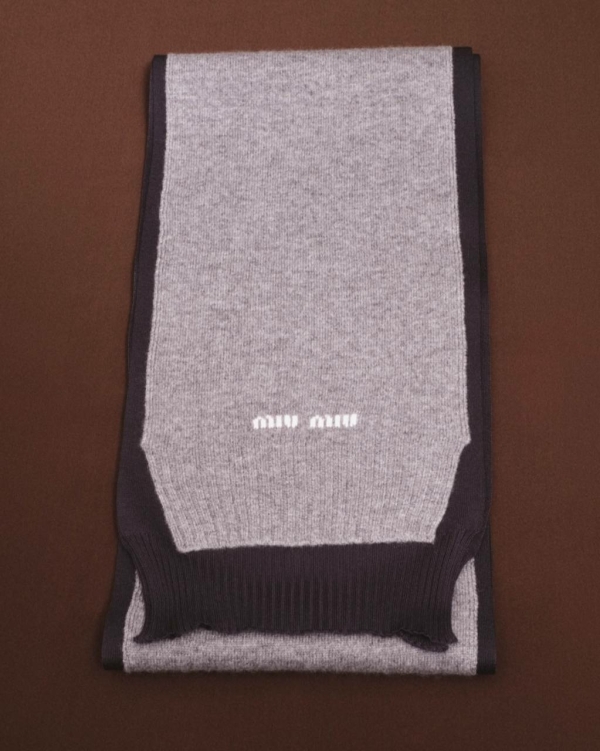 Пятьдесят оттенков серого: пополняем гардероб вещами цвета