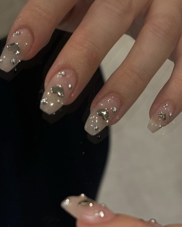 Идеи маникюра на Новый год 2025