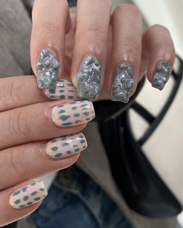 Идеи маникюра на Новый год 2025