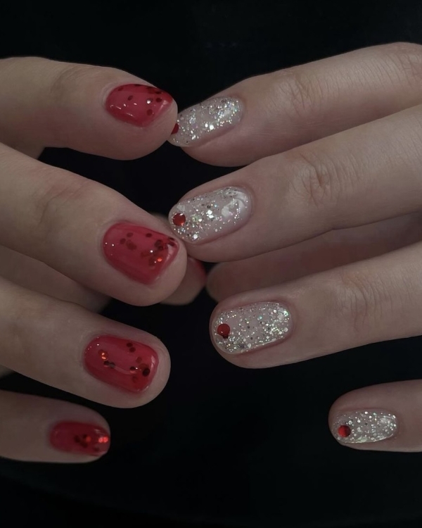 Идеи маникюра на Новый год 2025