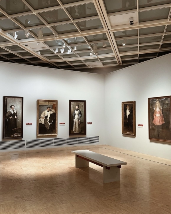 Вдохновляемся красным в Третьяковке, смотрим ужастик в