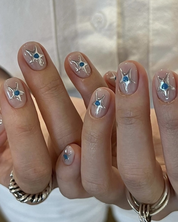 Идеи маникюра на Новый год 2025