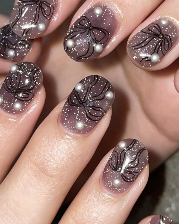 Идеи маникюра на Новый год 2025