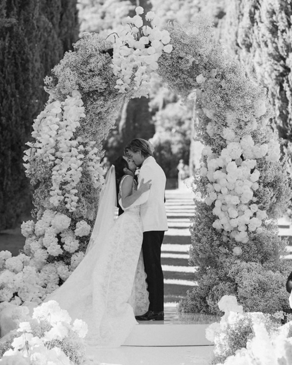 История любви Милли Бобби Браун и Джейка