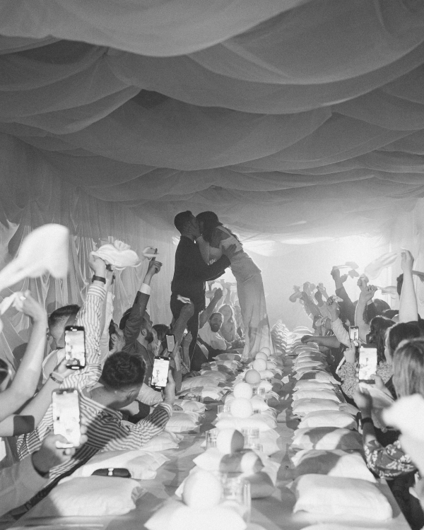 Поднимем бокалы! Разбираем правила этикета тостов на