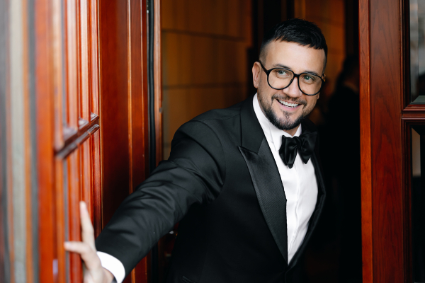 Ведущие Стас Зубков