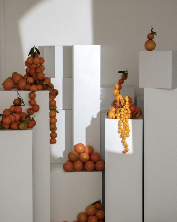 В каких цветах украшать дом на Новый