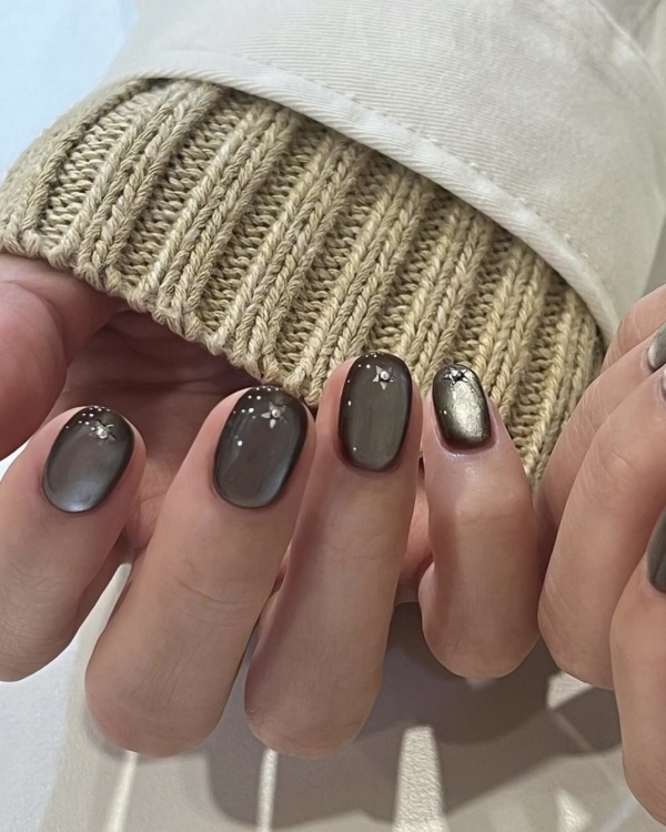 Идеи маникюра на Новый год 2025