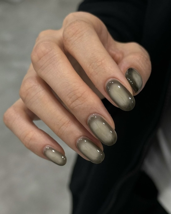 Идеи маникюра на Новый год 2025