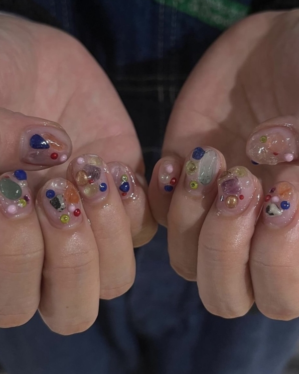 Идеи маникюра на Новый год 2025