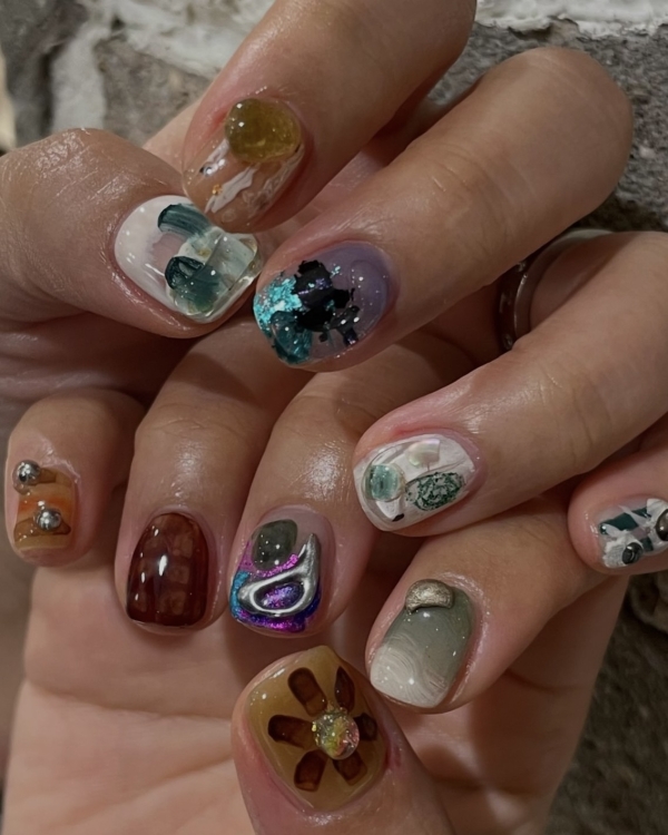 Идеи маникюра на Новый год 2025